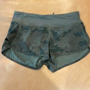 Lululemon OG Speed Short green camouflage size 4